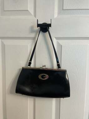 Vintage Guess Y2K Black Patent Faux Leather Frame Bag with Kiss Lock and Silver